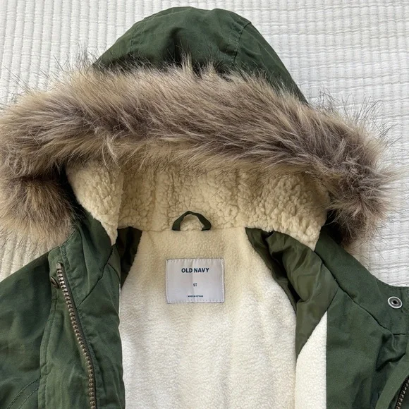 Old Navy Girls Utility Jacket in Olive. Hooded with Faux Fur Trim. Size 5T - Picture 3 of 8